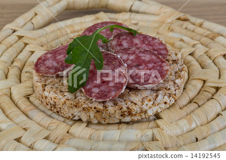 Crispbread with salami 14192545