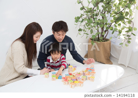 3 people family 14194118