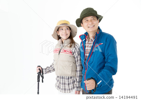 A couple trekking 14194491