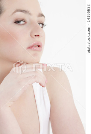 young woman''s portrait 14196658
