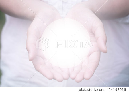 A sphere that shines in the palm of your hand 14198916