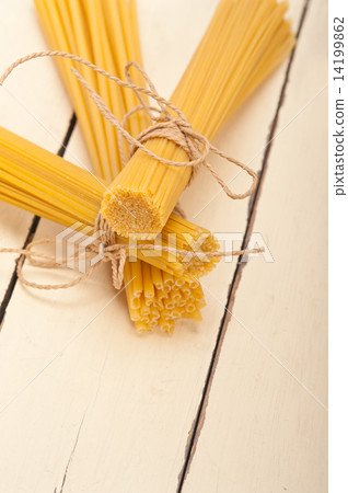 bunch of Italian pasta type 14199862