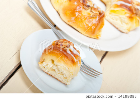 sweet bread donut cake 14199883