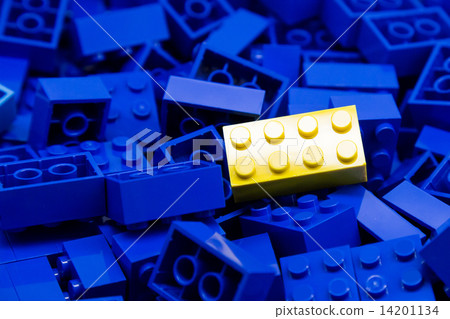 Pile of blue color building blocks with selective focus and highlight on one yellow block  14201134