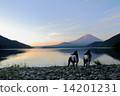 Fuji, dogs and lakes and dawn 14201231