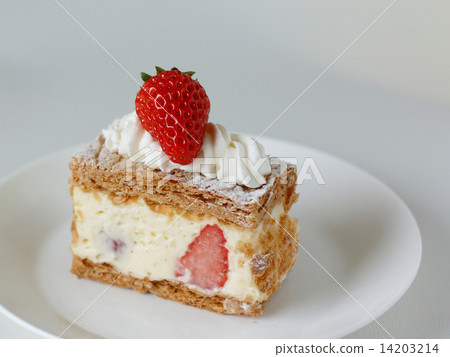 Strawberry Millefeuille 14203214