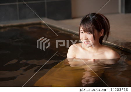 A cute girl who enters a hot spring and relaxes A cute girl who enters a hot spring and relaxes 14203718