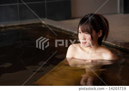 A cute girl who enters a hot spring and relaxes A cute girl who enters a hot spring and relaxes 14203719