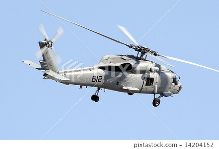 US Navy carrier-based aircraft carrier SH-60F who participated in the relief efforts of the Great East Japan Great Earthquake flying in the blue sky Ocean Hawk anti-submarine helicopter US Navy carrier-based aircraft carrier SH-60F who participated in the relief efforts of the Great East Japan Great Earthquake flying in the blue sky Ocean Hawk anti-submarine helicopter 14204152