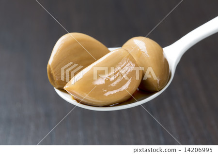 Pickled garlic in soy sauce Pickled garlic in soy sauce 14206995