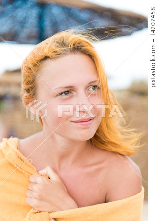 Young woman on the beach 14207458