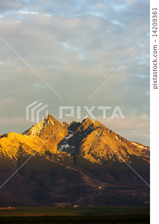 surroundings of Lomnicky Peak, Vysoke Tatry (High Tatras), Slova 14209361