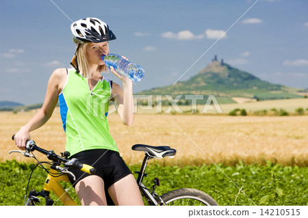 biker with bottle of water, Hazmburk, Ceske stredohori, Czech Re 14210515