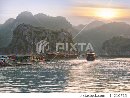 seascape sunset at Halong Bay 14210713