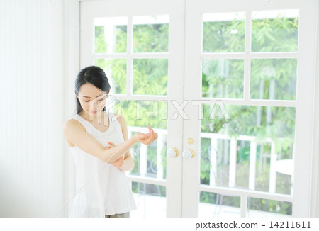 Body care · Young lady 14211611