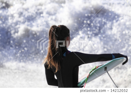 Winter surfers 14212032