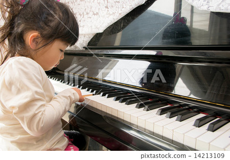 Piano girls 14213109