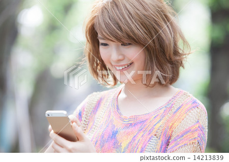 女孩 女生 智能手機 14213839