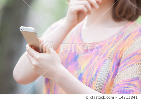 女孩 女生 智能手機 14213841