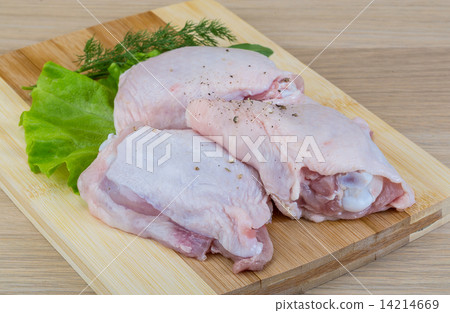Raw chicken thighs 14214669