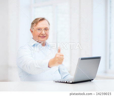 old man with laptop computer showing thumbs up 14239015