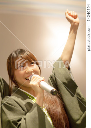 A girl who wears a yukata enjoy karaoke 14240594