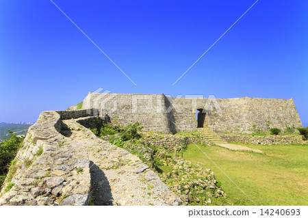 April Okinawa Nakagusuku Castle · One Guo Arch gate and two Guo castle walls 14240693