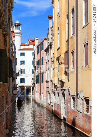 narrow street. Houses over the channel. Venice.. narrow street. Houses over the channel. Venice.. 14241887