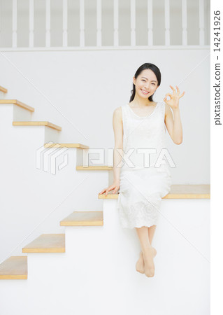 少婦坐檯階好 14241926