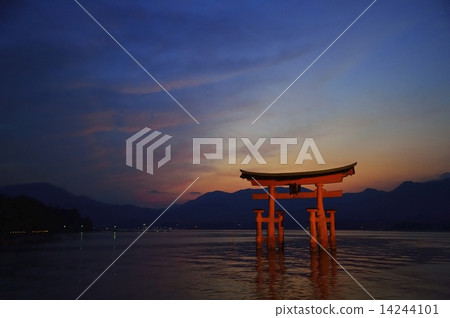 嚴島神社Otorii和日落 14244101