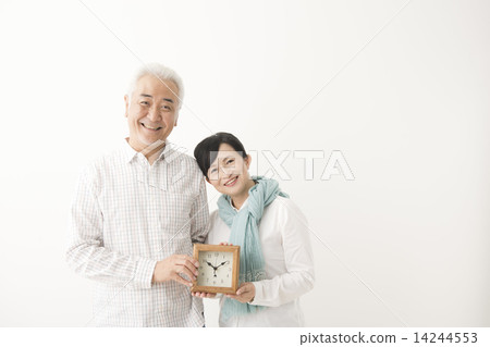 Senior couple clock 14244553
