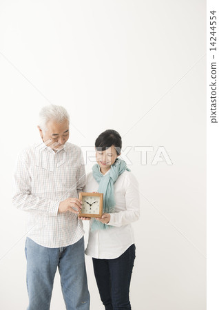 Senior couple clock 14244554