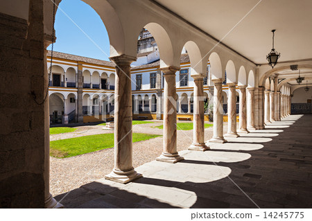 University of Evora 14245775