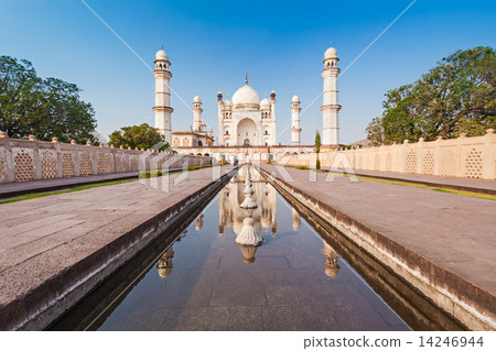 Bibi-qa-Maqbara in Aurangabad Bibi-qa-Maqbara in Aurangabad 14246944