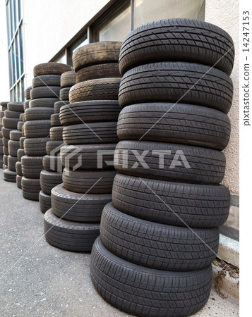 Old tire 14247153
