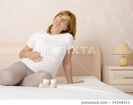 Happy pregnant girl 14248423