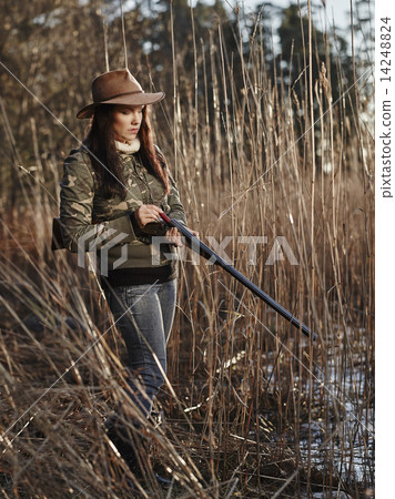 Female duck hunter 14248824