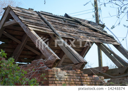 Old ruined house Old ruined house 14248874