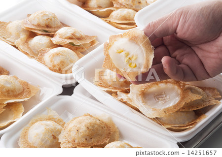 Hand holding coconut Rice Cake 14251657