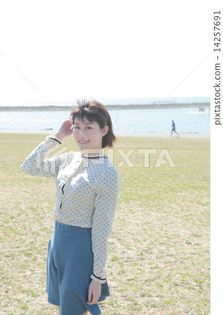 女子 14257691