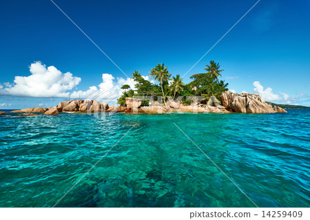 Beautiful tropical island Beautiful tropical island 14259409