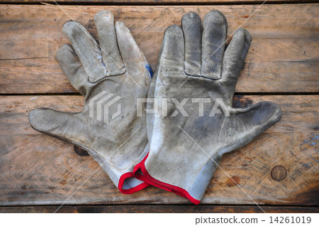 Old safety gloves on wooden background, Gloves on dirty works. Old safety gloves on wooden background, Gloves on dirty works. 14261019