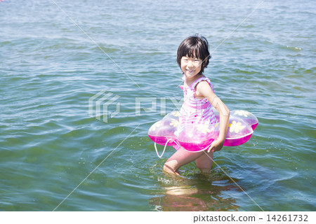 在海裡游泳 在海裡游泳 14261732