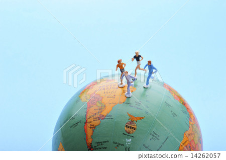 People running on the globe 14262057