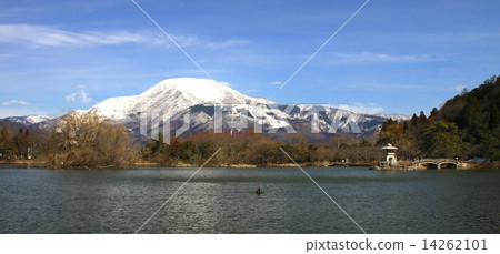 Mishima Pond and Ibukiyama Mishima Pond and Ibukiyama 14262101