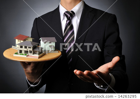 Waiter-like businessmen introducing houses 14263295