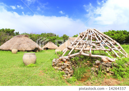 八月沖繩國家指定古蹟·中原遺址 八月沖繩國家指定古蹟·中原遺址 14264337