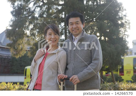 Middle Portrait 14266570