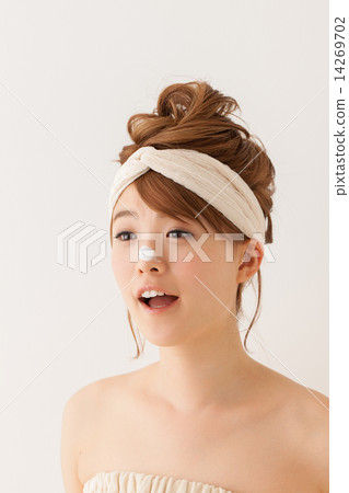 face washing, face wash, face clensing 14269702