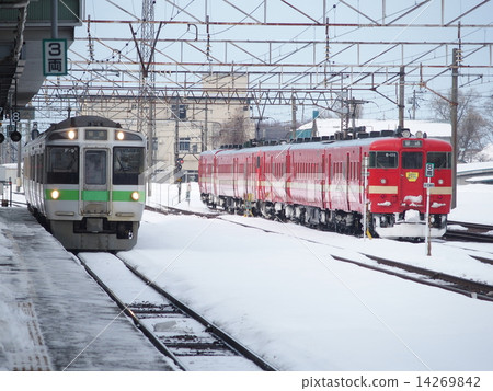 JNR 711 series train (13) 14269842